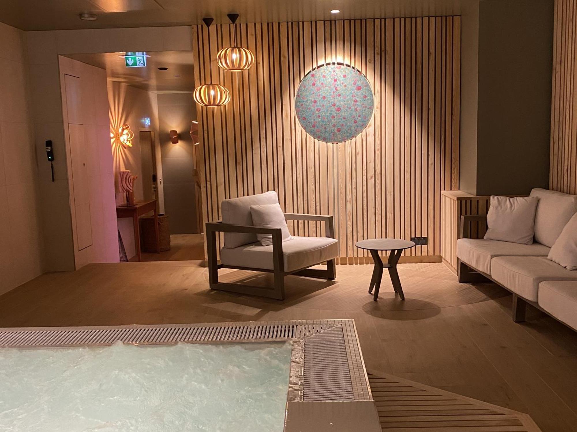 Hotel Aux Vieux Remparts, The Originals Relais プロヴァン エクステリア 写真