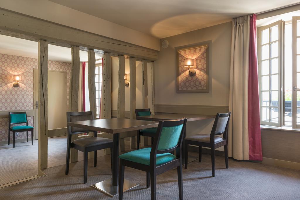 Hotel Aux Vieux Remparts, The Originals Relais プロヴァン エクステリア 写真