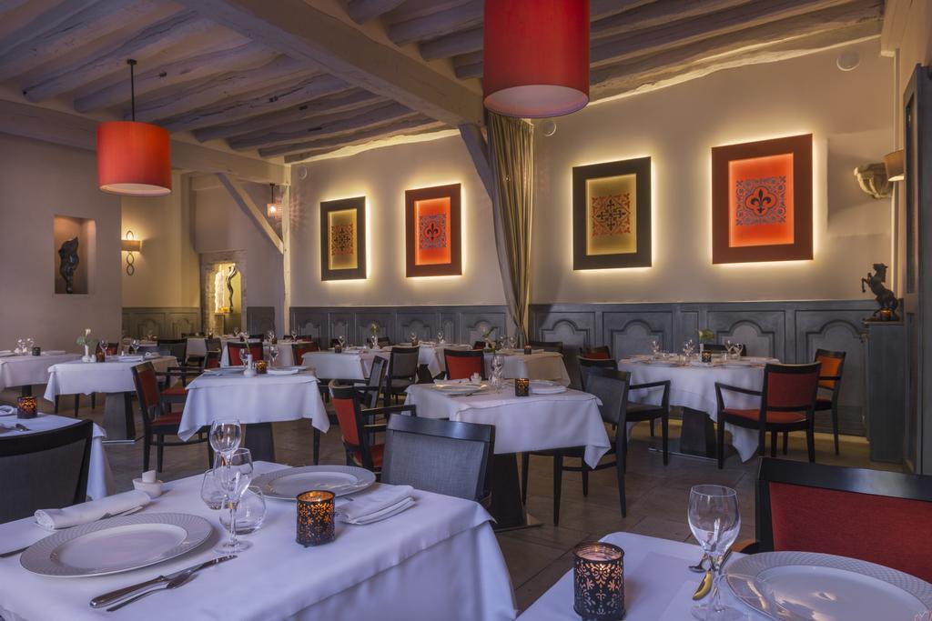 Hotel Aux Vieux Remparts, The Originals Relais プロヴァン エクステリア 写真