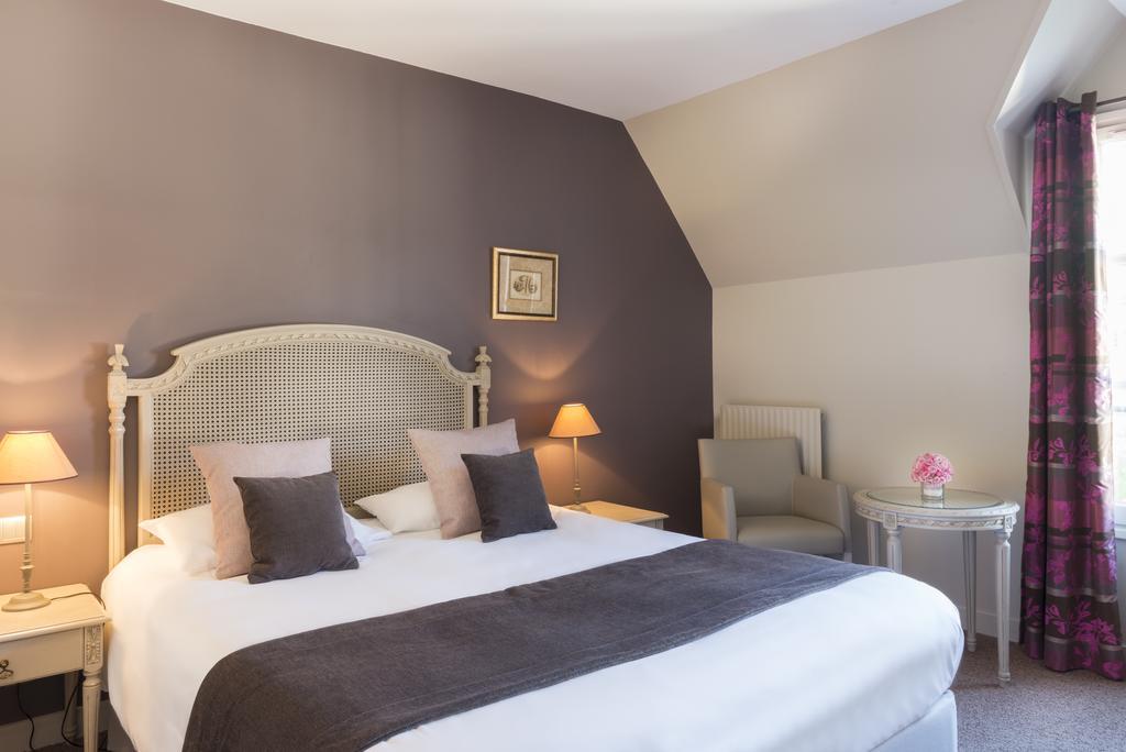 Hotel Aux Vieux Remparts, The Originals Relais プロヴァン エクステリア 写真