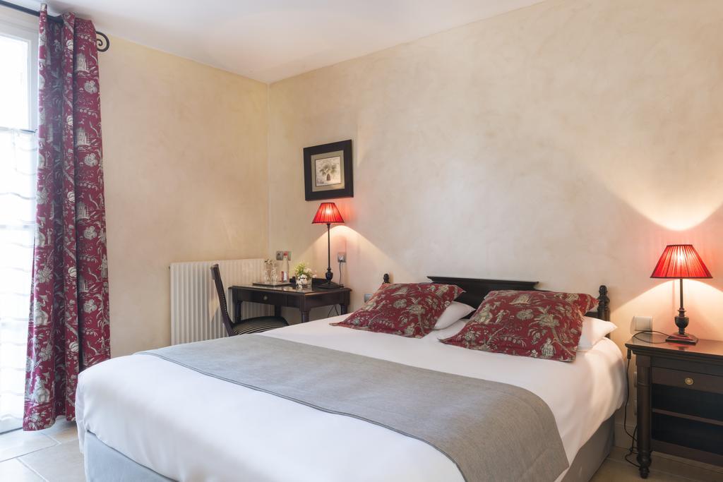 Hotel Aux Vieux Remparts, The Originals Relais プロヴァン エクステリア 写真